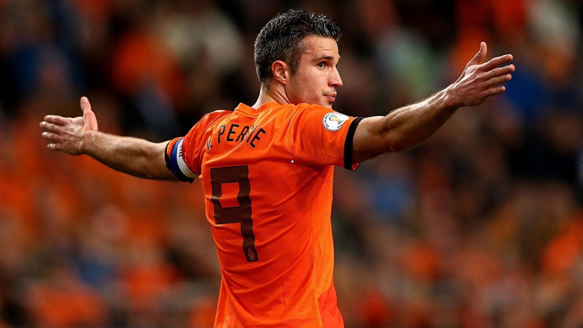 公益：费内巴切锋线补强计划曝光，目标锁定莱万多夫斯基与亚历山大·瑟洛特